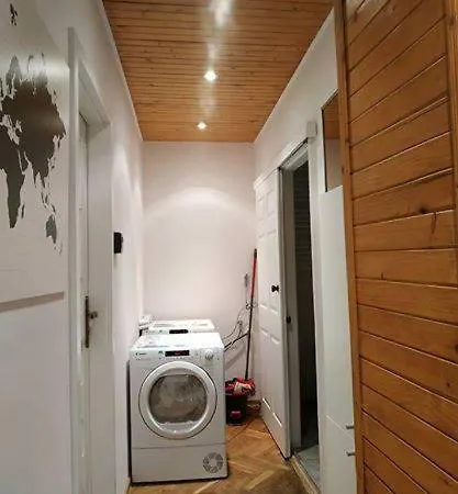 3-bedroom-flat, Free Parking, 24 Hour-check-in Apartment *