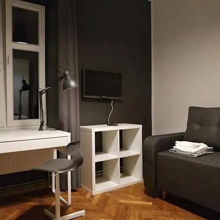 3-bedroom-flat, Free Parking, 24 Hour-check-in Lodz