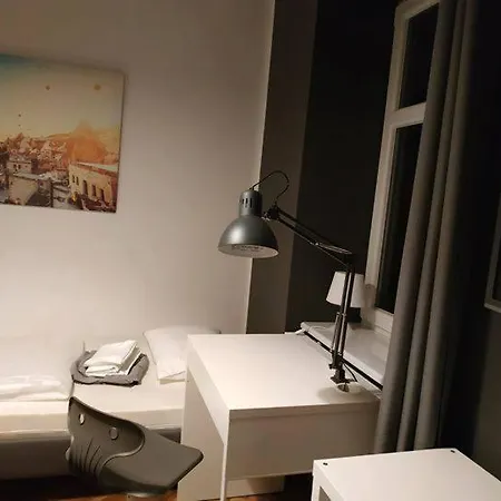 Apartment 3-Bedroom-Flat, Free Parking, 24 Hour-Check-In