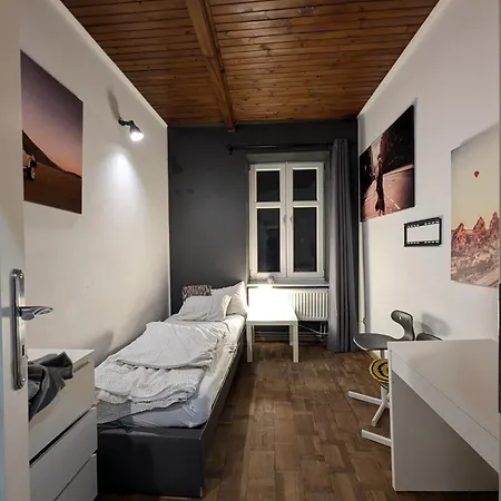 3-bedroom-flat, Free Parking, 24 Hour-check-in Apartment Lodz